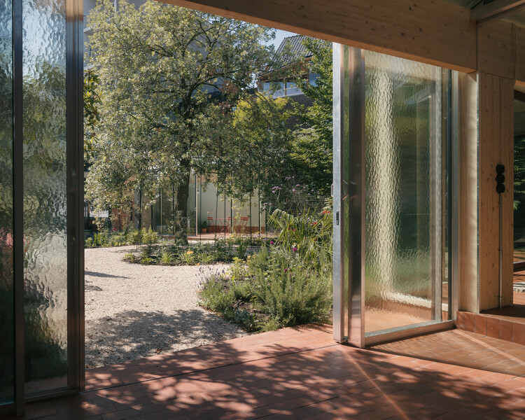Дом Мартелаар / Маштельд Д'Холландер - фотография экстерьера, окна, сад