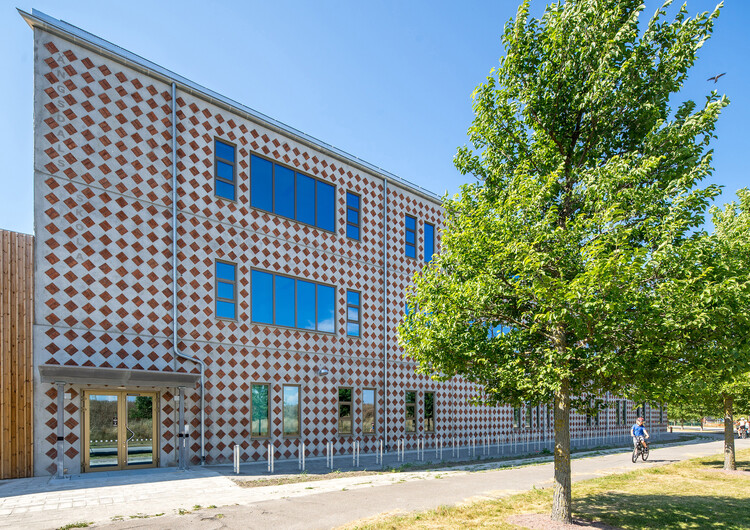 Школа Энгсдалс / STADSTUDIO AB - Фотография экстерьера, окон, фасада