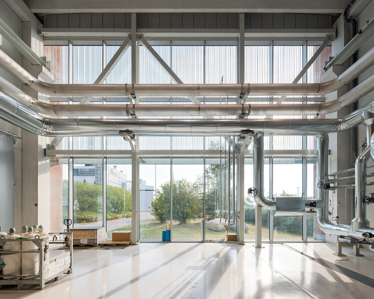 Здание теплового насоса Вуосаари / Virkkunen & Co Architects - Фотография интерьера, окна, балки