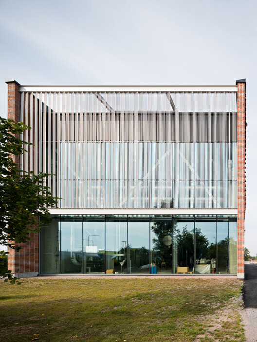 Здание теплового насоса Вуосаари / Virkkunen & Co Architects — фотография экстерьера, фасад