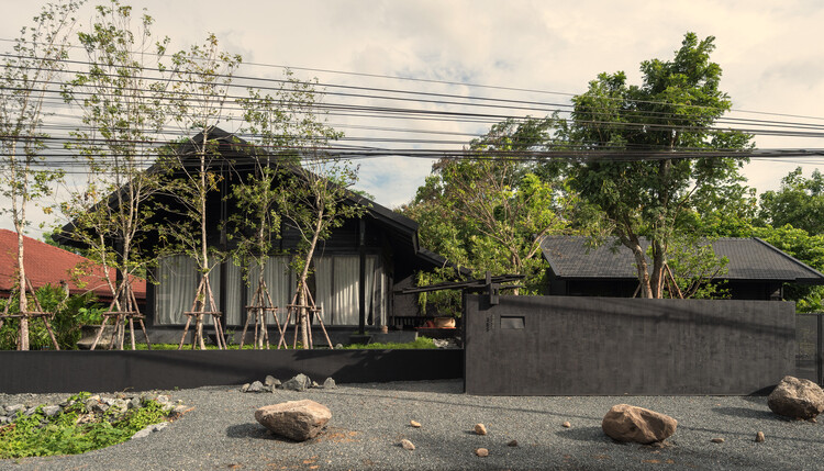 Баан Дам / Лаборатория дизайна домашнего ландшафта — Фотография экстерьера