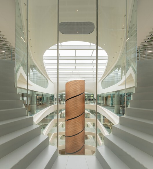 ICON Douro Building / Луис Педро Силва, arquitecto Lda - Фотография интерьера, лестница, стекло, перила