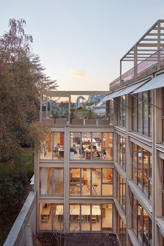 Офис Chez Nous / Atelier du Pont - Фотография экстерьера, фасад, окна, перила