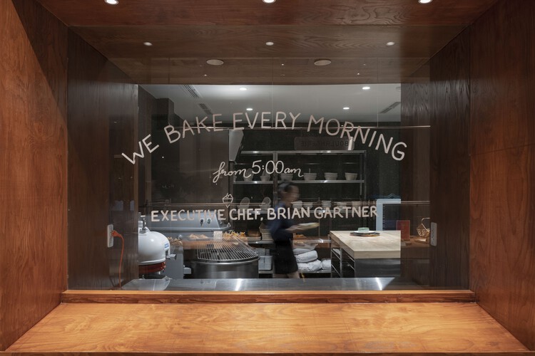 Флагманский магазин и пекарня Bakes / The Lab Saigon — фотография интерьера, кухни