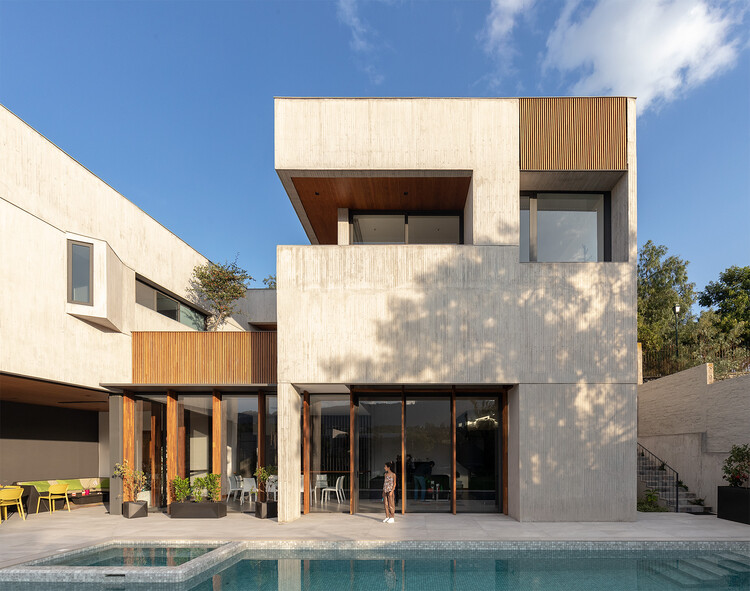 Fragmento House / Diez + Muller Arquitectos - Фотография экстерьера, окна, фасад