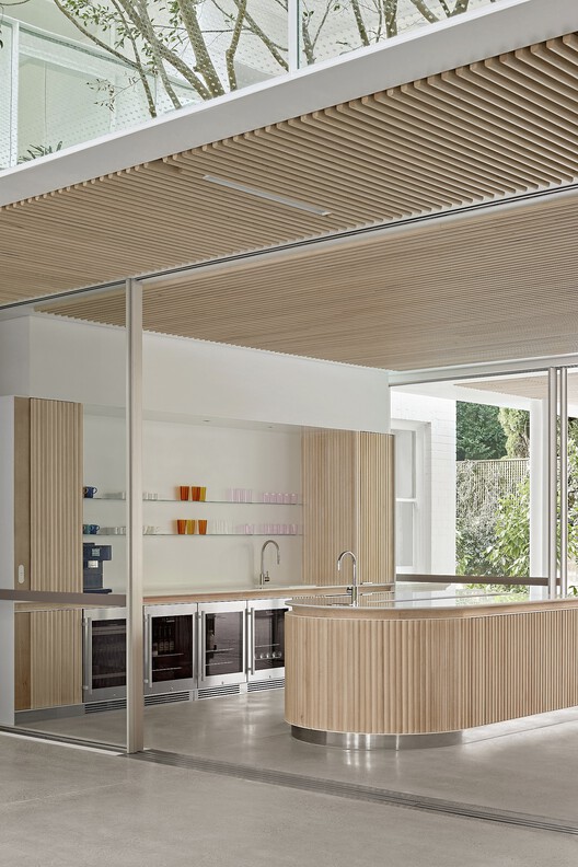 Офисы Campbel House / Tonkin Zulaiha Greer Architects — фотография интерьера, кухни, фасада