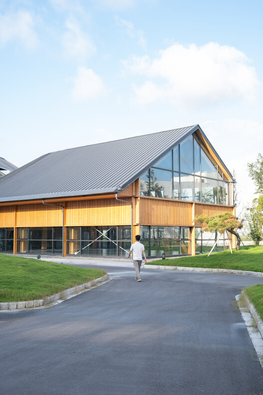 Центр исследований и дизайна деревянных конструкций Дафэн / CATS - фотография экстерьера, окон, фасада