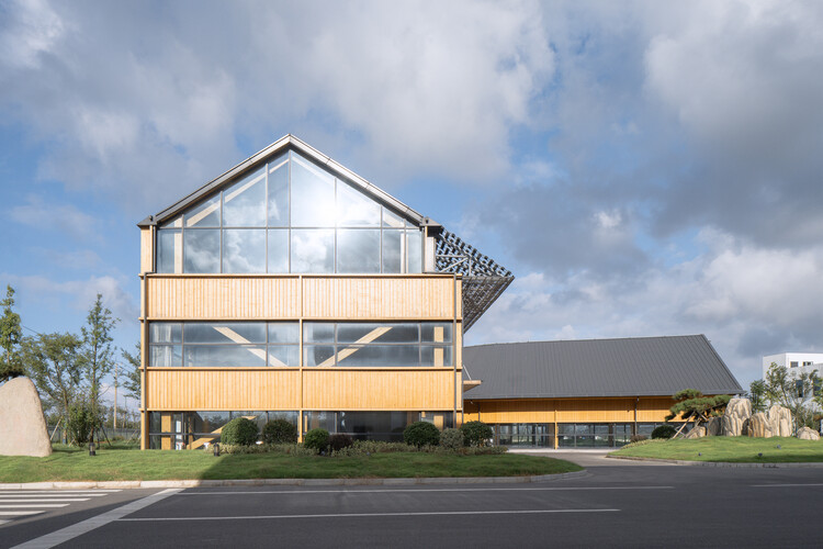 Центр исследований и дизайна деревянных конструкций Дафэн / CATS - фотография экстерьера, окон, фасада