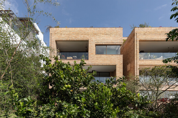 Апартаменты Bonica / Diez + Muller Arquitectos + Arq.  Альваро Борреро - Фотография экстерьера, окон, фасада