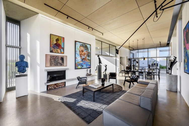 Дом и галерея Куншуйс / Strukt Architects - Фотография интерьера, гостиная