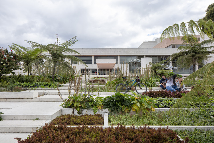 Классика архитектуры: Культурный центр Хулио Марио Санто-Доминго / Bermúdez Arquitectos — изображение 2 из 33