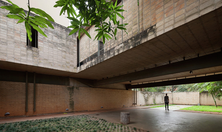20 кирпичных домов, 20 лет современной архитектуры в Парагвае — изображение 2 из 61
