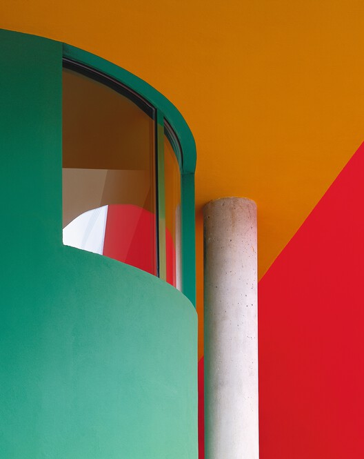 Цвет в архитектуре как мощный инструмент коммуникации – изображение 1 из 8