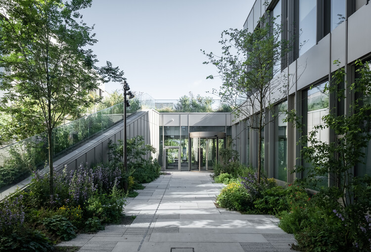 Диабетический центр Стено Копенгаген / Vilhelm Lauritzen Architects + Mikkelsen Architects + STED - Экстерьерная фотография, окна, фасад, сад, двор