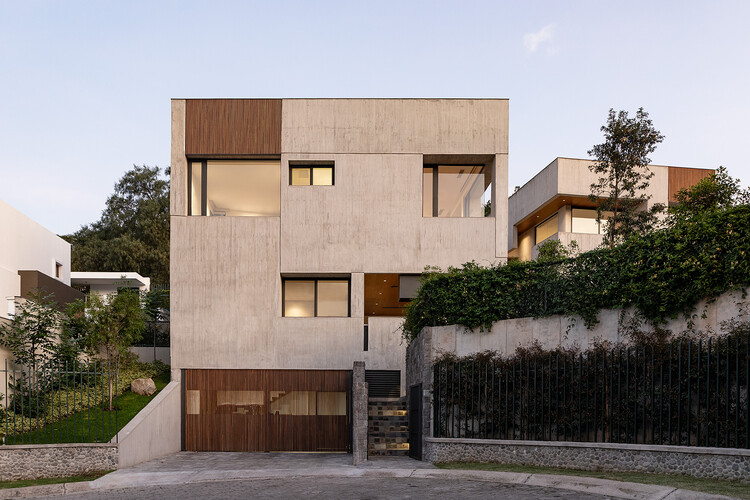 Fragmento House / Diez + Muller Arquitectos - Фотография экстерьера, окна, фасад
