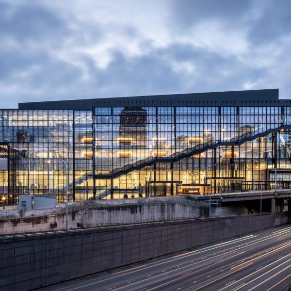 LMN Architects строит шестиэтажный конференц-центр в центре Сиэтла.