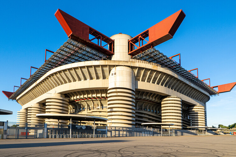 Миланский стадион «Сан-Сиро» спасли от сноса благодаря его исторической значимости — изображение 1 из 5