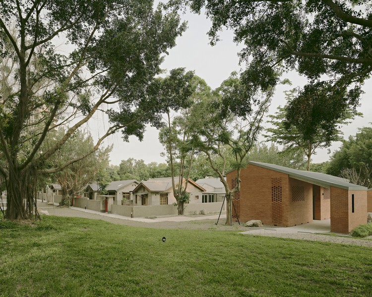 Генеральская деревня, Фаза II / PUMT Architects - Экстерьерная фотография, окна, сад