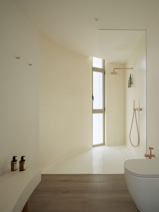 O Castro da Costiña Cabins / Gramática Arquitectónica - Фотография интерьера, ванная комната, окна, раковина