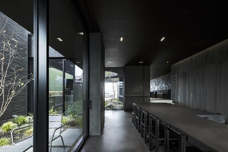 SHLTR Coffee / WGNB - Фотография интерьера, кухня, стул, окна