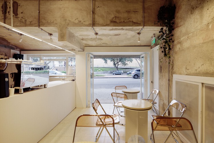 Кафе-студия / Toro Arquitectos - Фотография интерьера, стул, балка