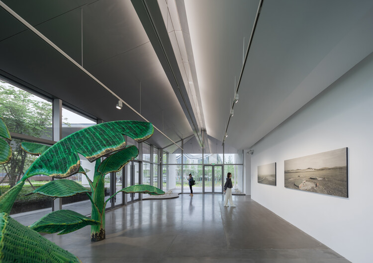 Новая площадка музея Юз/Кабинет живописной архитектуры - Фотография интерьера, окна, стул