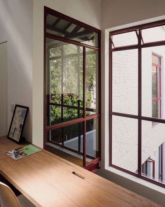 Саракура Дом |  Ремонт Sobrado в Bexiga / entre escalas - Фотография интерьера, окна