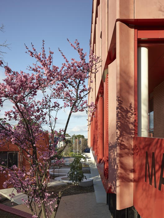 Колледж Маунт-Александер / Архитектура Козлоффа — фотография экстерьера, фасад, окна