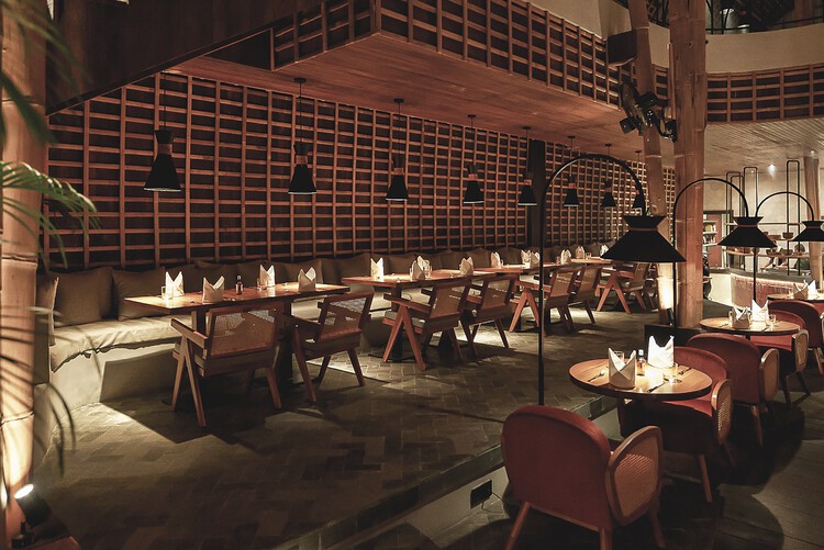Ресторан Akar / Дизайнерское агентство Leon - Фотография интерьера, столовая, стол, стул