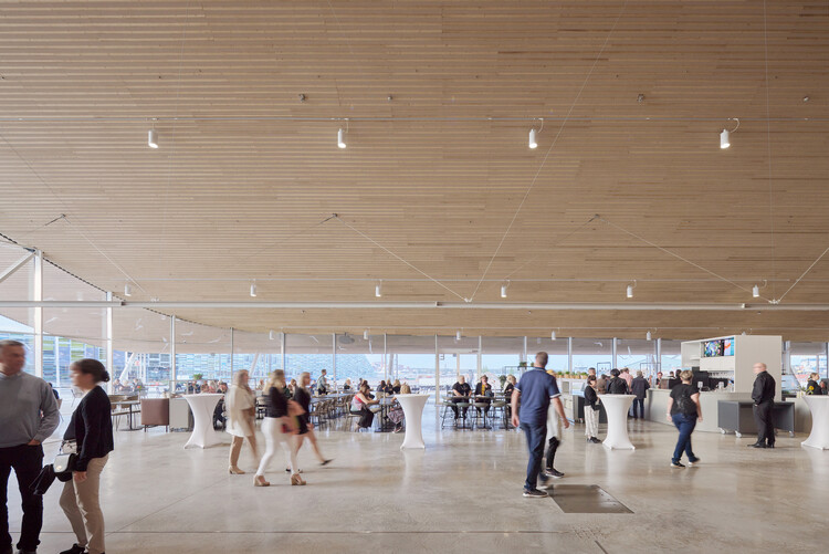 Центр мероприятий Сатама / ALA Architects – Фотография интерьера