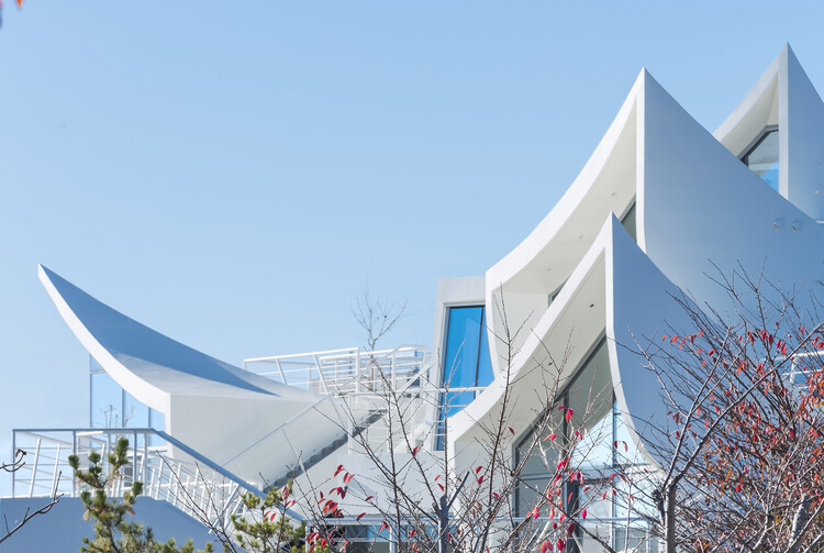 Парусный дом / IROJE KHM Architects – Фотография экстерьера
