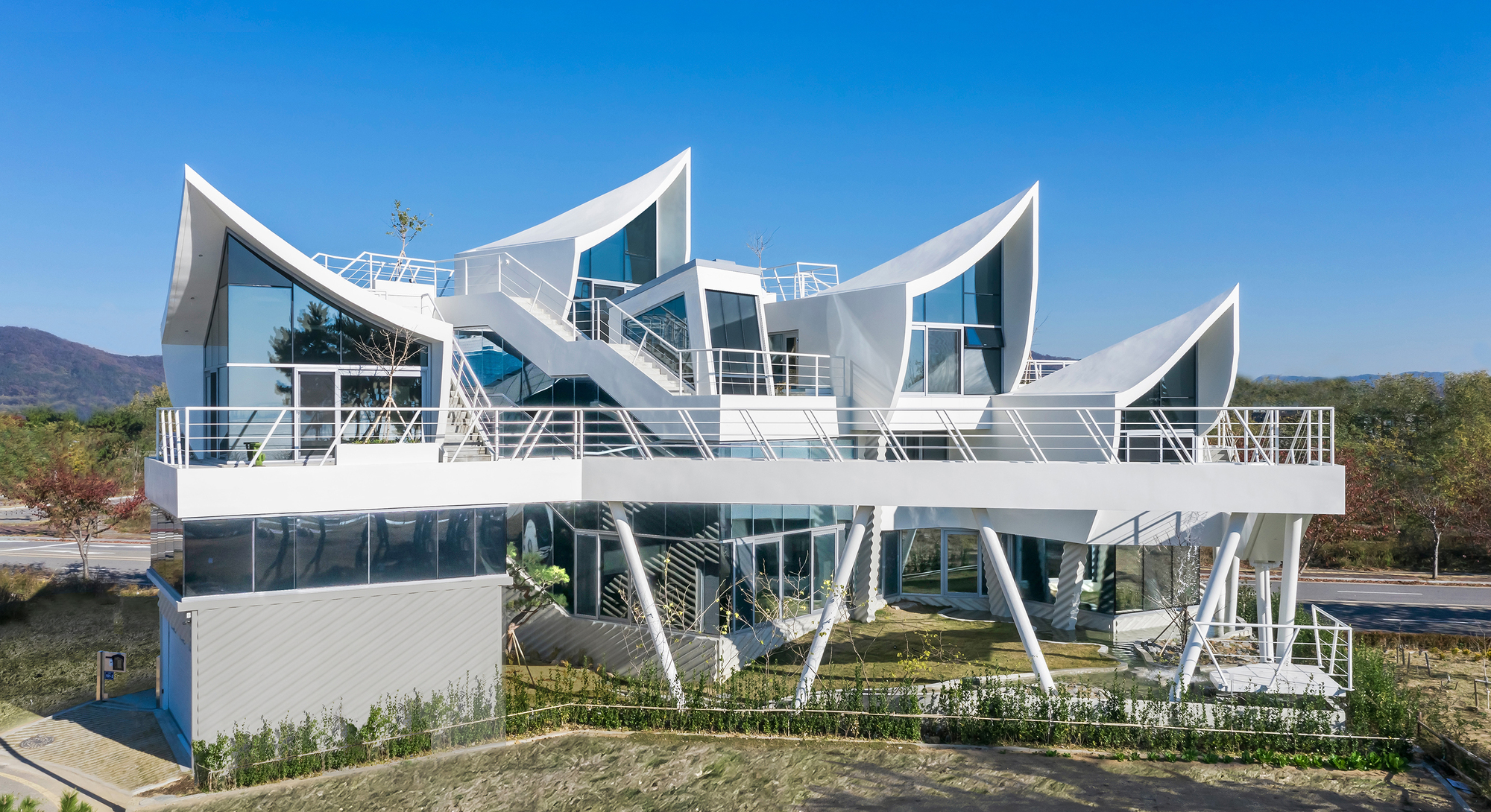 Парусный дом / IROJE KHM Architects
