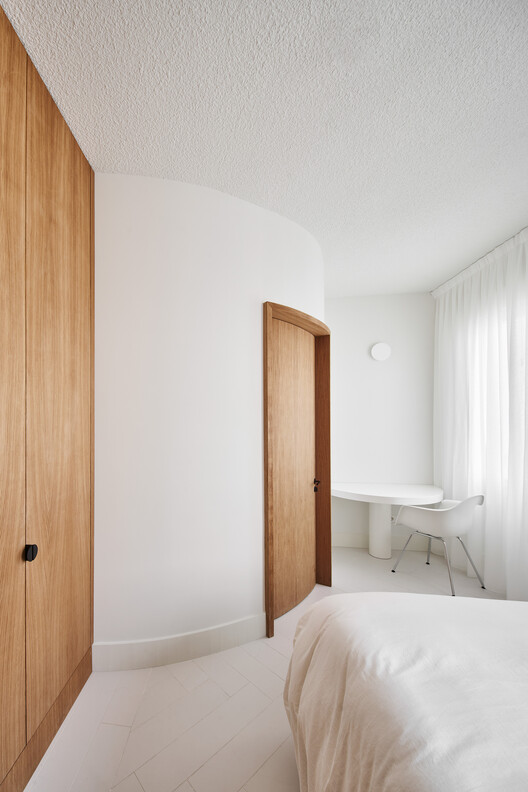 Ремонт Cuarto Bocel / Estudio Gonzalo del Val + Toni Gelabert Arquitectes - Фотография интерьера, кровать, спальня