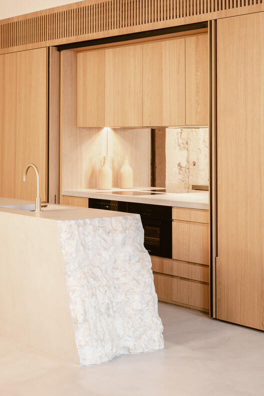 Квартира S / Enzo Rosada Archite - Фотография интерьера, кухня, столешница, кровать, спальня
