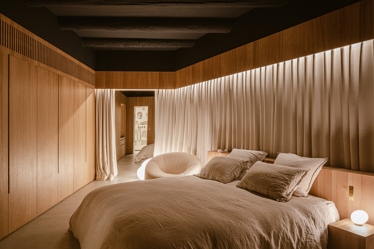 Квартира S / Enzo Rosada Architecte - Фотография интерьера, спальня, освещение, кровать