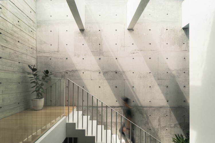 Дом в Терубоке / CDG Architects — фотография интерьера, лестница, перила