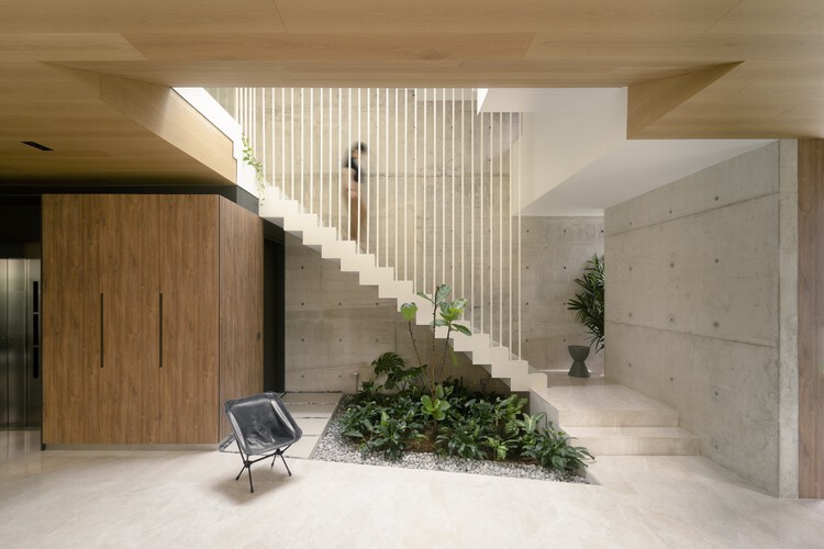 Дом в Терубоке / CDG Architects — фотография интерьера, лестница