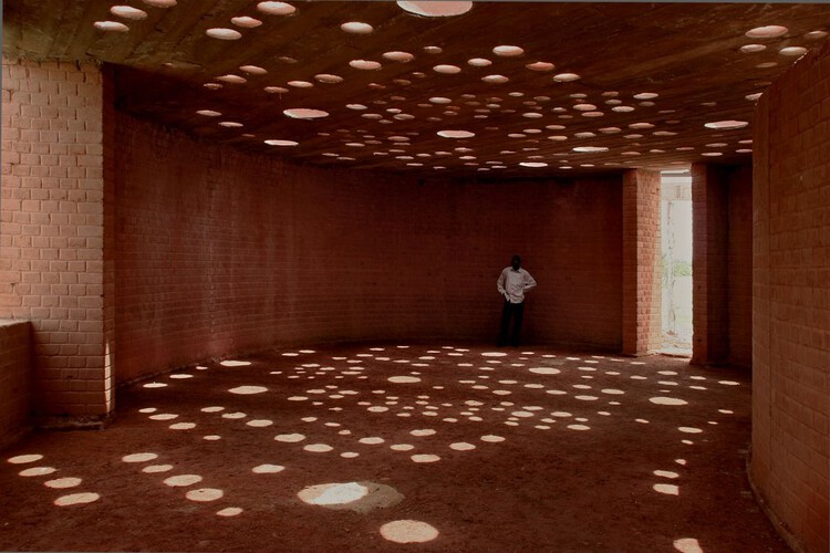 Дьебедо Франсис Кере выбран лауреатом Императорской премии 2023 года в области архитектуры – изображение 6 из 7