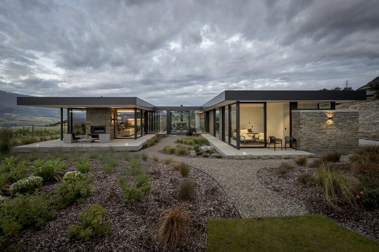 Дом с террасой Бендиго / Condon Scott Architects — фотография экстерьера, окна, сад