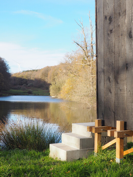 Le Sauna de Veillac / Atelier AJO - Экстерьерная фотография, набережная, сад, лес