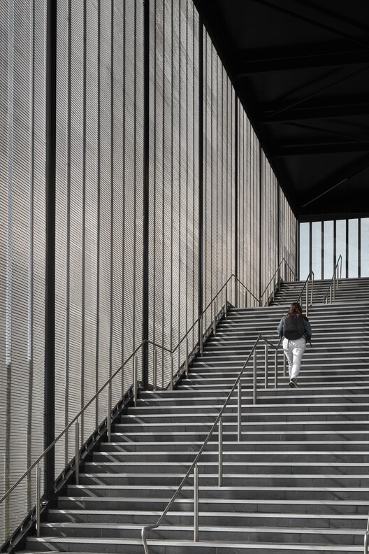 Станции Кобург и Морленд / Вуд/Марш — внутренняя фотография, лестница
