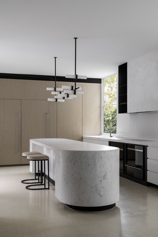 Cloud House / Dean Dyson Architects — Фотография интерьера, кухня, столешница, стол