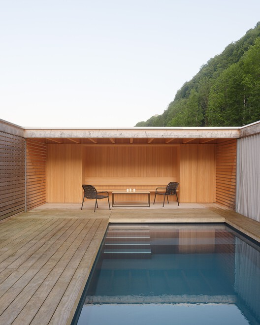 Дом с бассейном / Simon Moosbrugger Architekt - Экстерьерная фотография, терраса