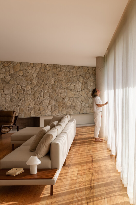 Vértice House / Nommo Arquitetos - Фотография интерьера, гостиная