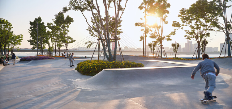 Общественное пространство на набережной Ханчжоу - Парк Азиатских игр Саньцяо / Студия оригинального дизайна TJAD - Экстерьерная фотография