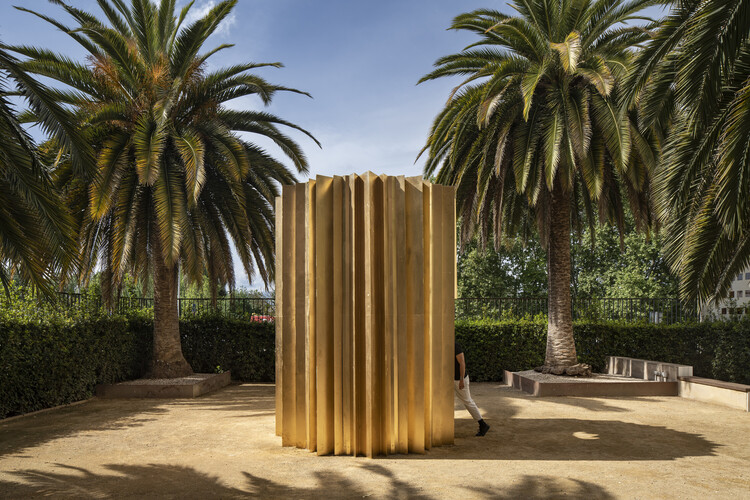Шелковый павильон / Офис Паломы Каньисарес - Экстерьерная фотография, колонна, сад