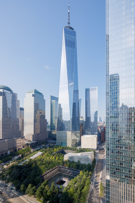 Центр исполнительских искусств Перельмана, облицованный полупрозрачными мраморными плитами, открывается в районе Ground Zero в Нью-Йорке — изображение 2 из 20