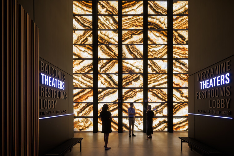 Центр исполнительских искусств Перельмана, облицованный полупрозрачными мраморными плитами, открывается в районе Ground Zero в Нью-Йорке — изображение 20 из 20