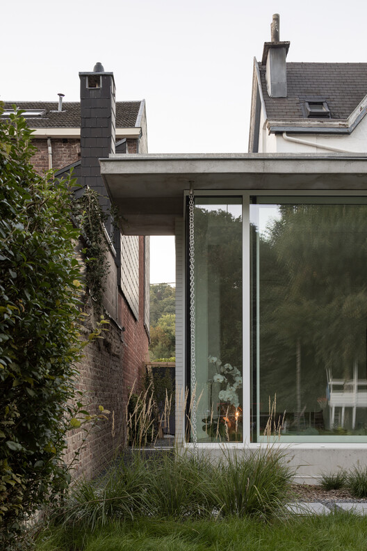 Дом Лоика и Оливии / Atelier H Architecture - Фотография экстерьера, окна, фасад