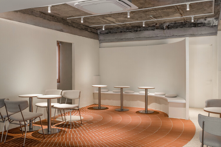 norrri cafe / atelier ah - Фотография интерьера, стол, стул